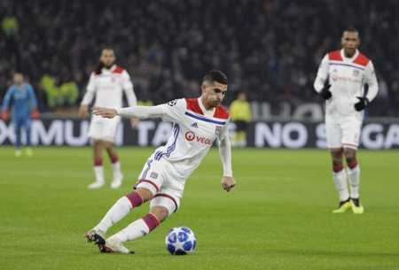 尤为突出 尤为突出