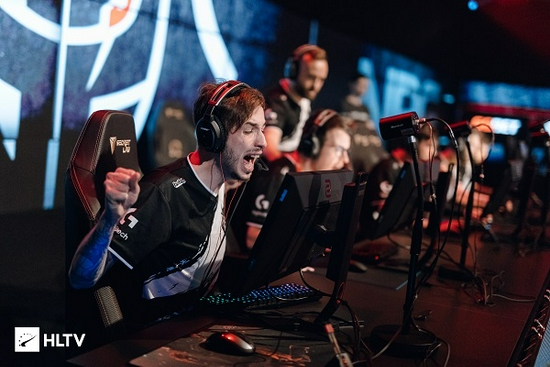 切尔西在转会窗寻求卖球员以缓解财政压力，杰克逊是重点目标，但报价与市场预期存在差距，转会前景不明。